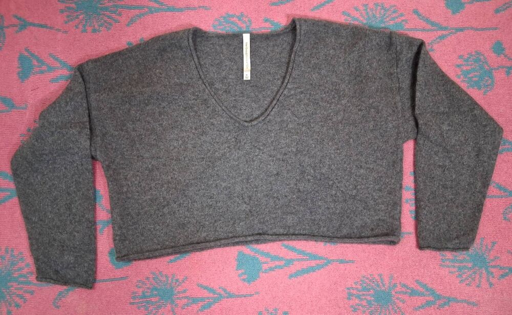 Babaton womens size medium boxy cropped sweater 100% cashmere gray soft